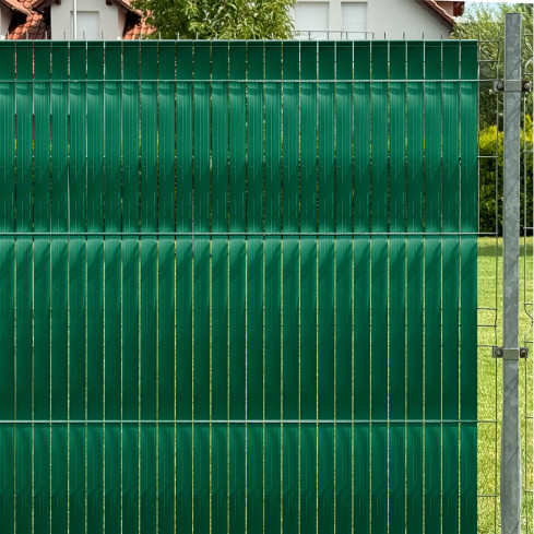 Taśma ogrodzeniowa PCV - wąska, pionowa listwa do ogrodzeń panelowych, do przetłoczeń, 900 g/m2, zielona RAL 6005