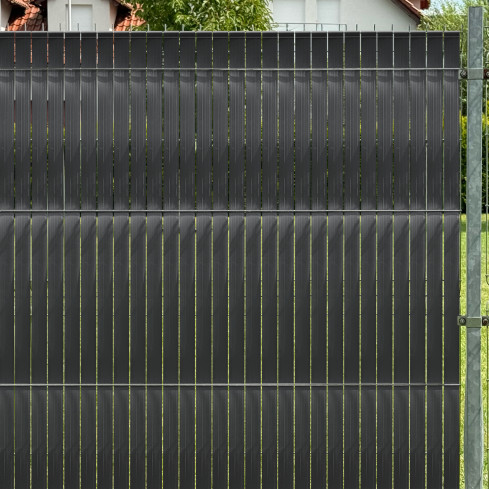 Taśma ogrodzeniowa PCV - wąska, pionowa listwa do ogrodzeń panelowych, do przetłoczeń, 900 g/m2, antracyt RAL 7016