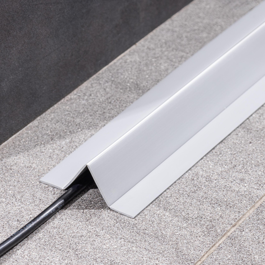 Listwa wielofunkcyjna z PCV 4in1 – samoprzylepny panel wykończeniowy, Czarny
