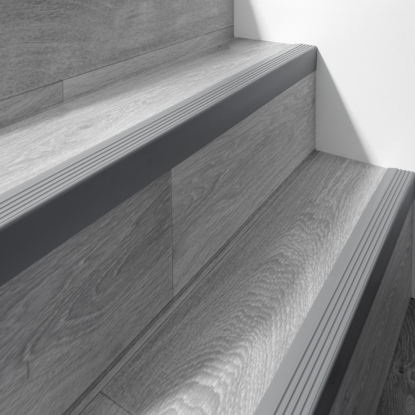 Profil antypoślizgowy do schodów z klejem, 50x42mm, srebrny 