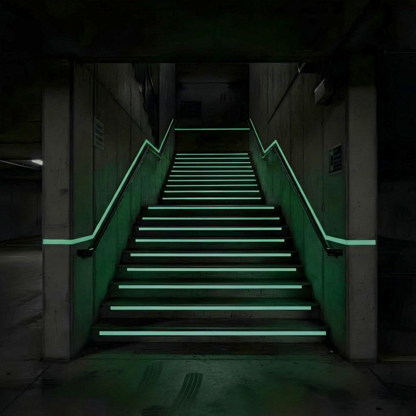 Samoprzylepna listwa fotoluminescencyjna PCV, taśma świecąca w ciemności, zabezpieczająca, biały, 30mm, 5 m