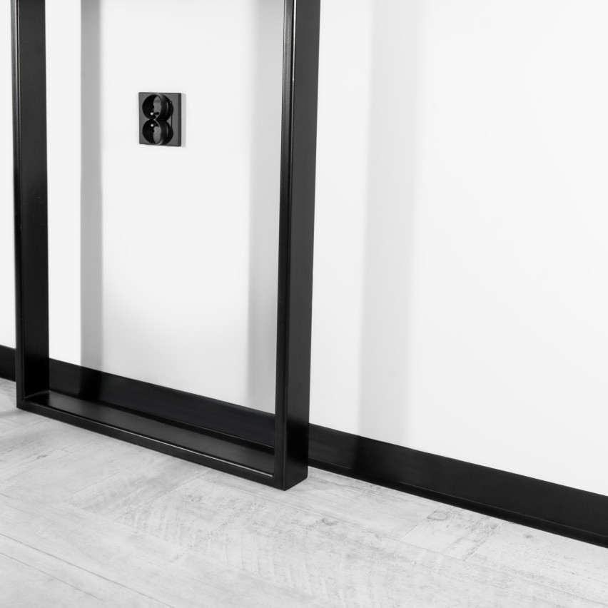 Listwa przypodłogowa samoprzylepna PCV 70x20mm czarny