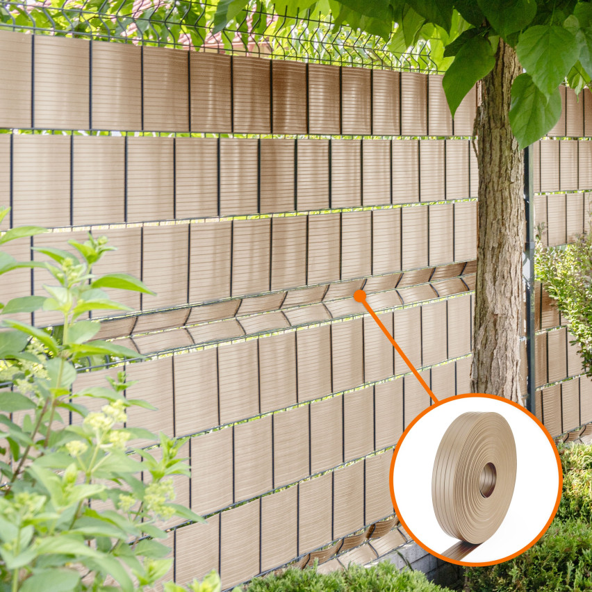 Taśma ogrodzeniowa PCV - wąska, pionowa listwa do ogrodzeń panelowych, do przetłoczeń, 900 g/m2, brąz RAL 8017