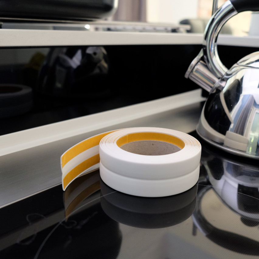 Listwa wykończeniowa samoprzylepna czarna PCV