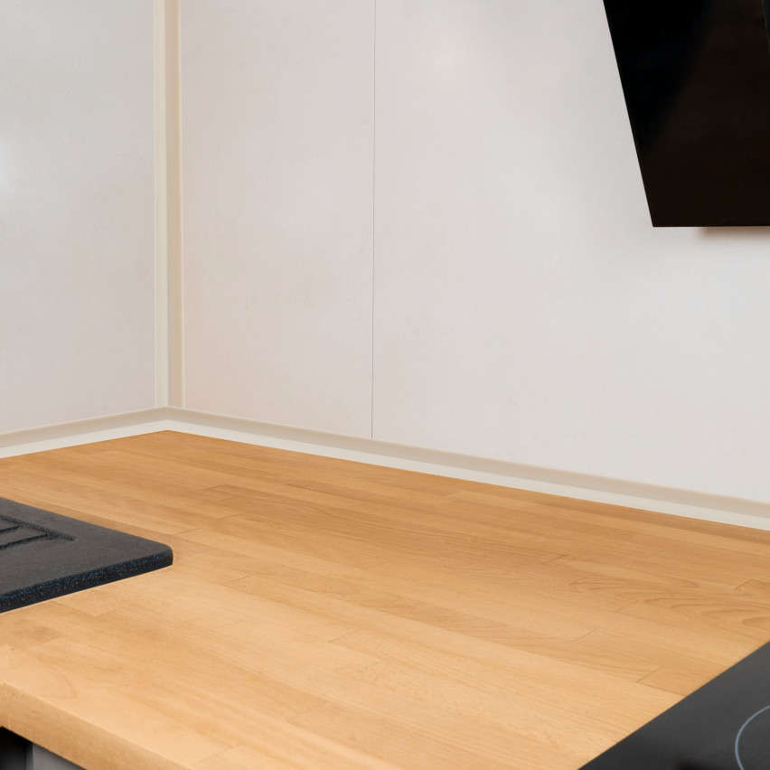 Listwa wykończeniowa samoprzylepna biała PCV 