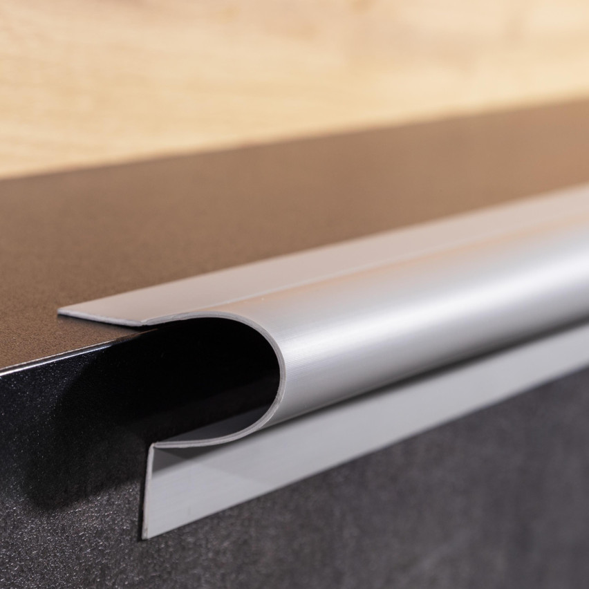 Listwa wielofunkcyjna z PCV 6w1 – samoprzylepny panel wykończeniowy, piaskowy