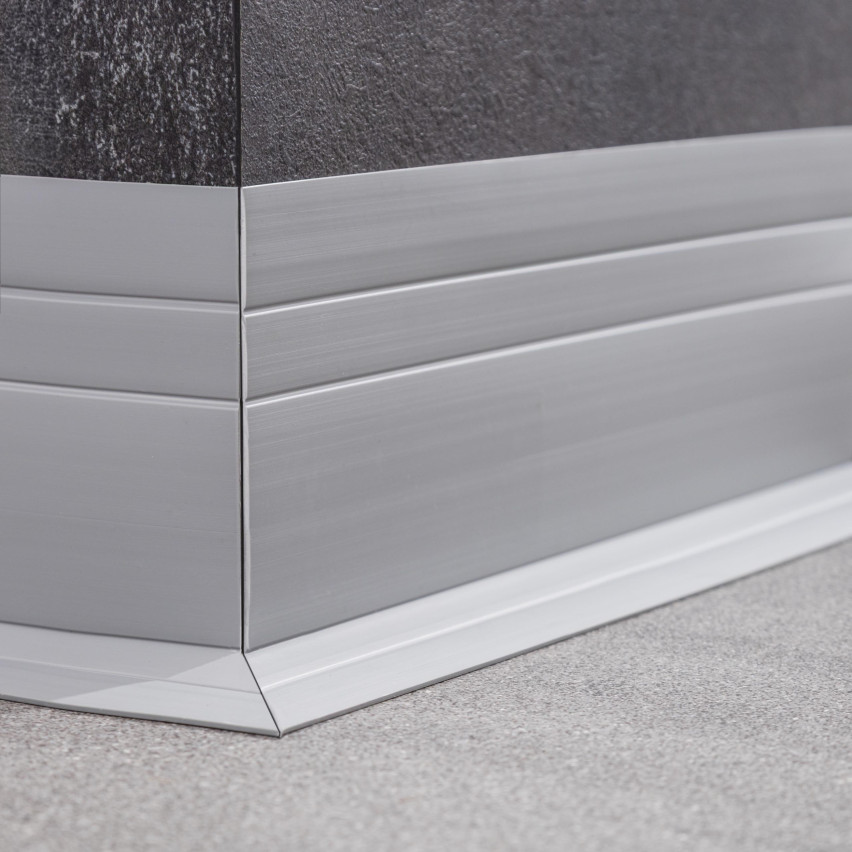 Listwa wielofunkcyjna z PCV 2in1 – samoprzylepny panel wykończeniowy, 110 mm, brąz