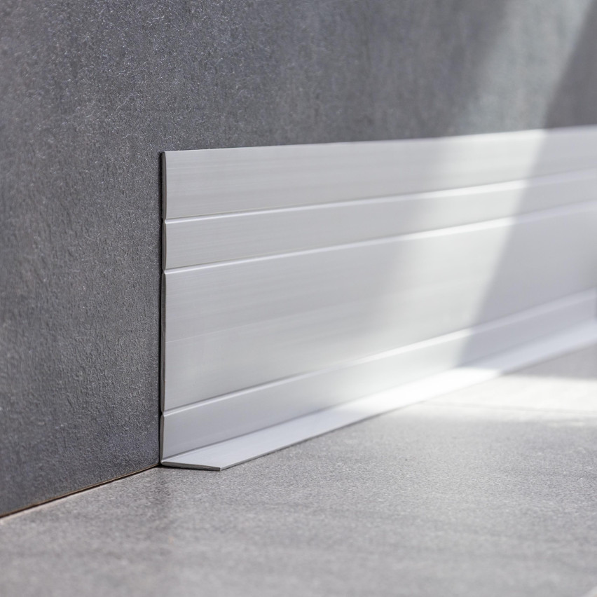 Listwa wielofunkcyjna z PCV 2in1 – samoprzylepny panel wykończeniowy, 110 mm, piaskowy