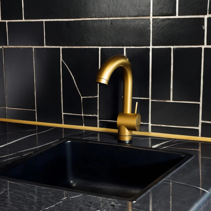 Listwa montażowo-wykończeniowa samoprzylepna PCV na taśmie piankowej 10/10 5m - złoty