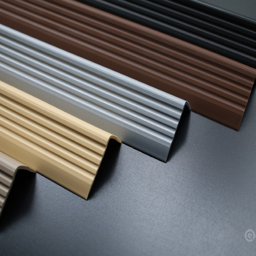 Profil schodowy antypoślizgowy z klejem 50x42mm, jasnoszary