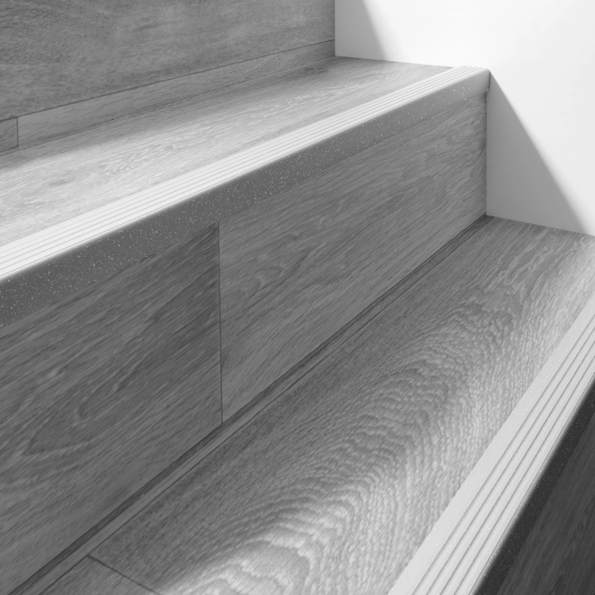 Profil schodowy antypoślizgowy samoprzylepny 40x25mm srebrny