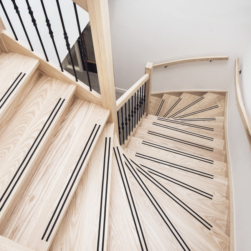 Profil schodowy antypoślizgowy brązowy, rowkowany, 25m