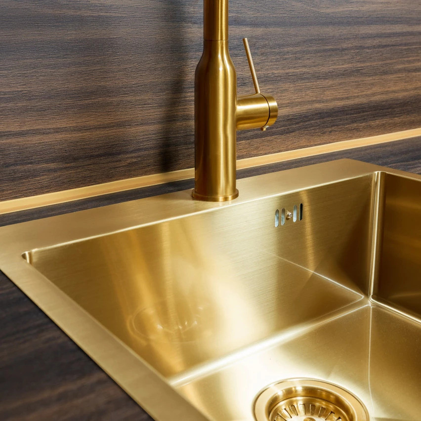 Listwa montażowo-wykończeniowa samoprzylepna PCV na taśmie piankowej 10/10 5m - złoty