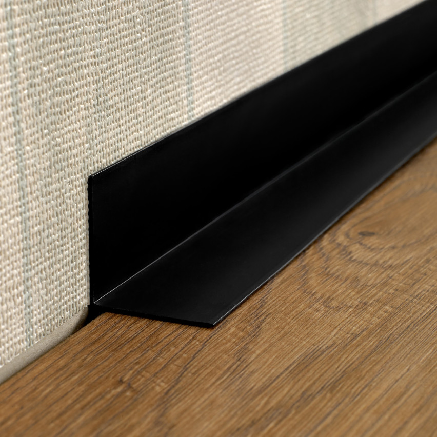  Profil kątowy PVC nierównoramienny, klejony po zewnętrznej stronie, ochrona narożników, czarny