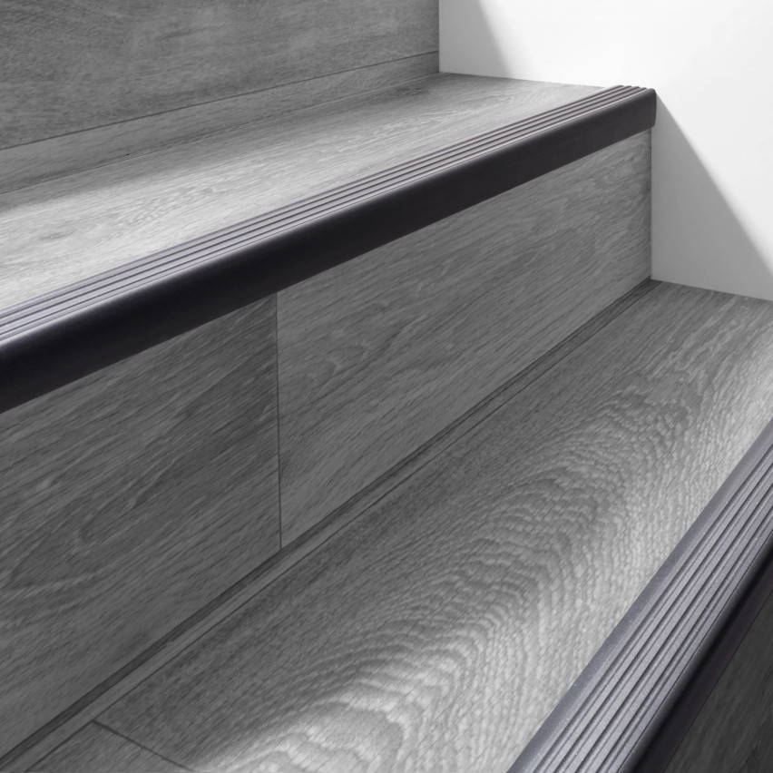 Profil schodowy antypoślizgowy z klejem 50x42mm, czarny/srebrny